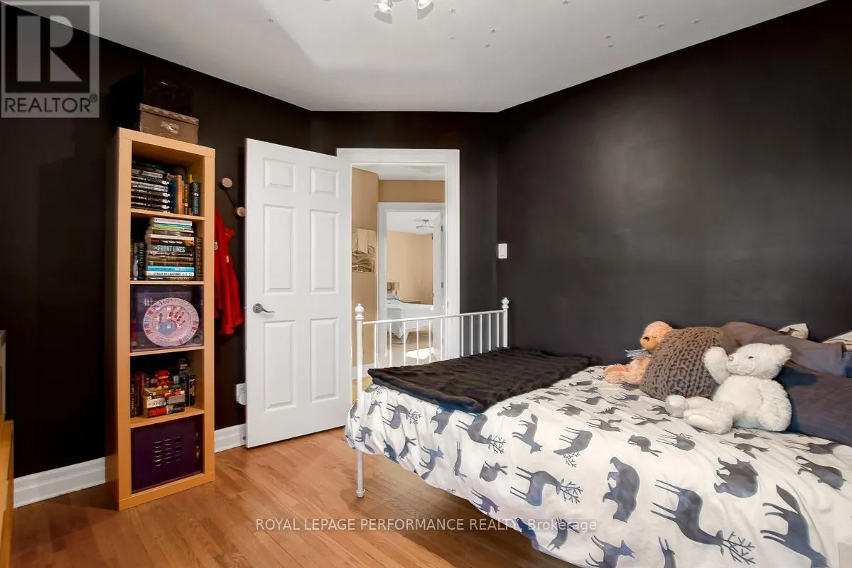 6 SELLERS WAY