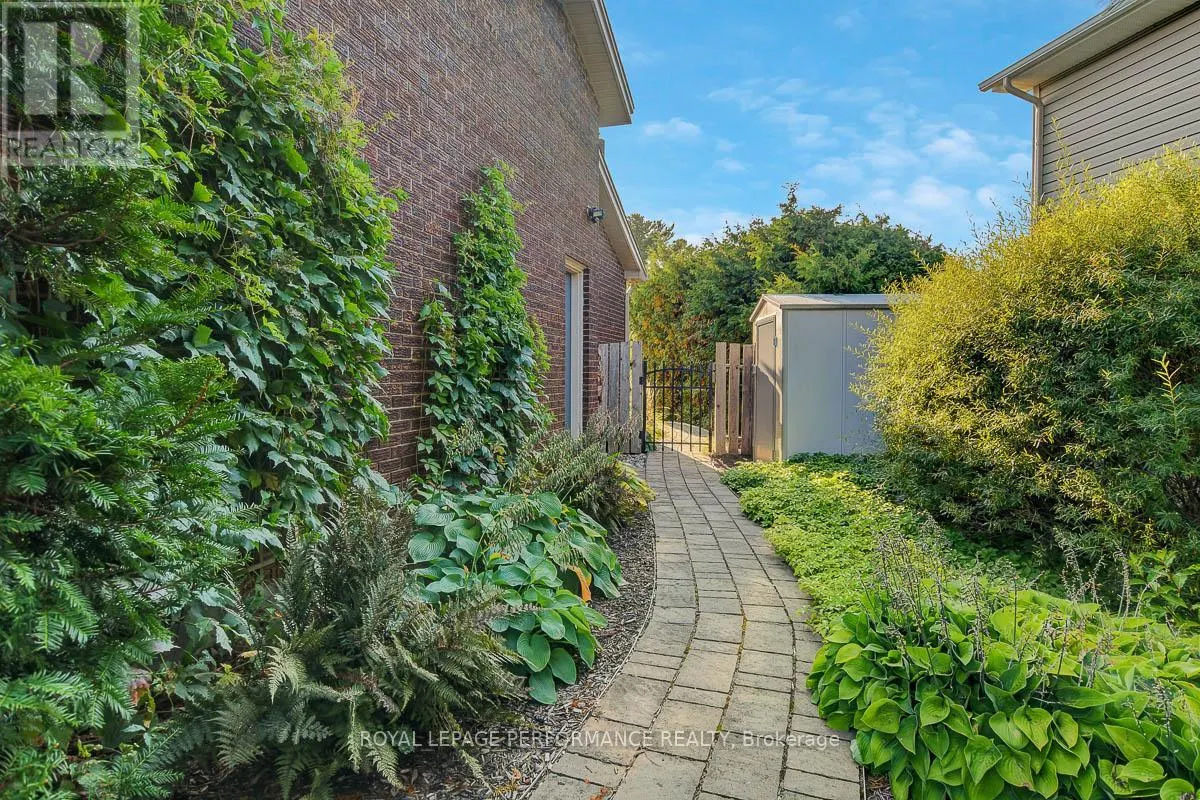 6 SELLERS WAY