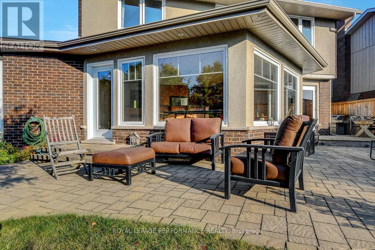 6 SELLERS WAY