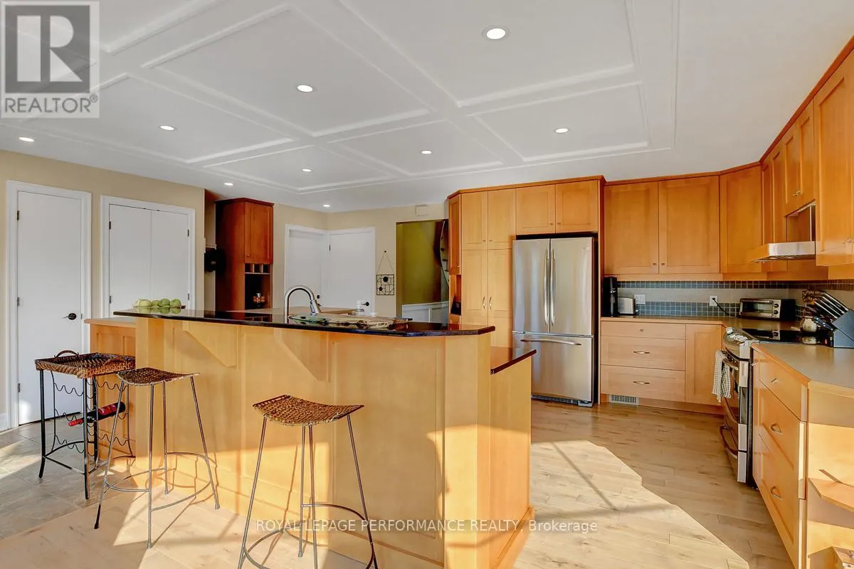 6 SELLERS WAY