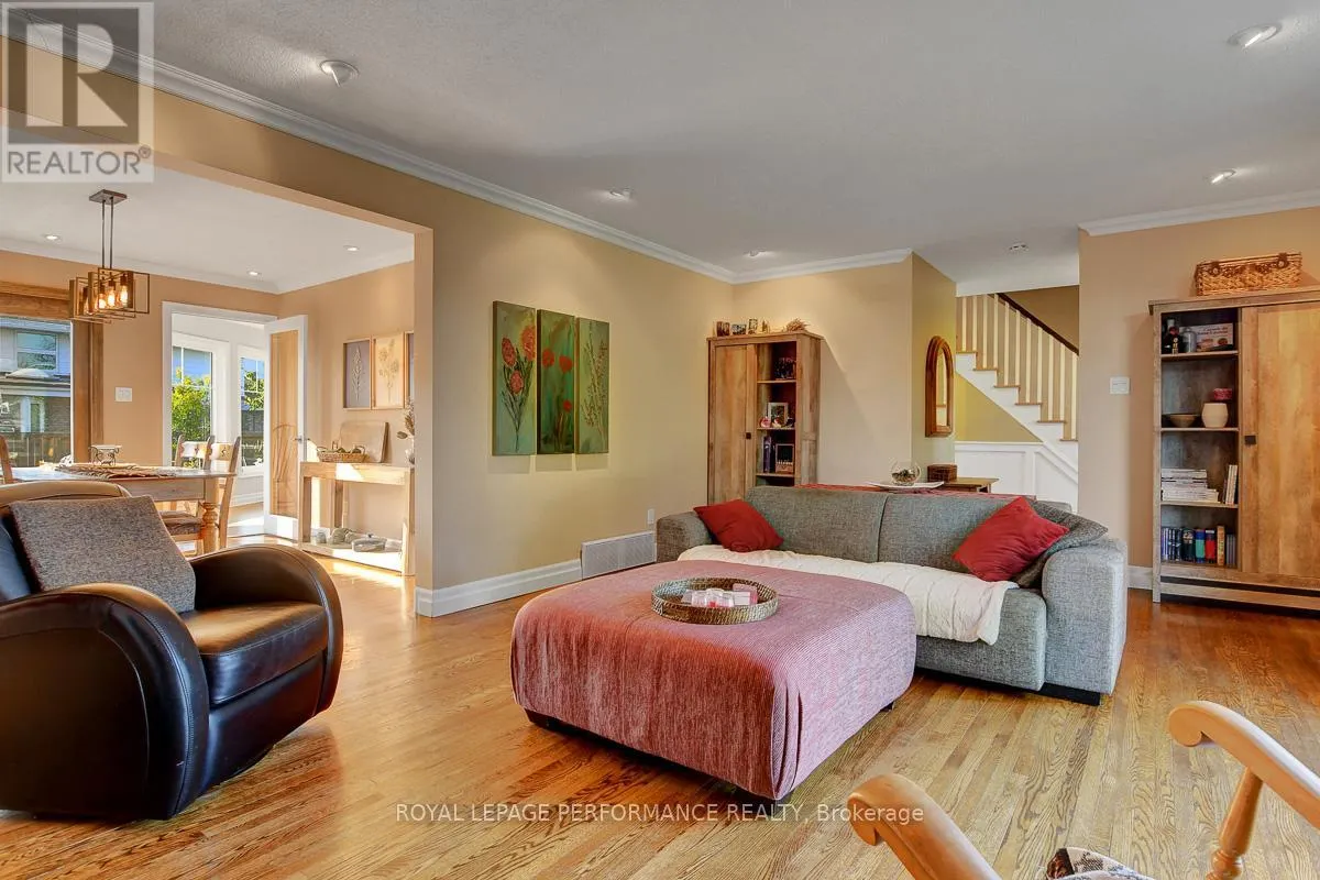 6 SELLERS WAY