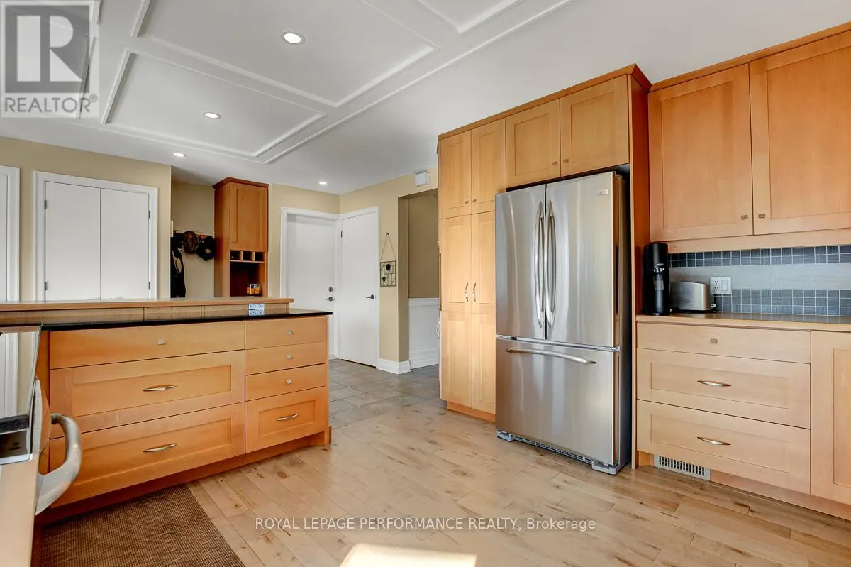 6 SELLERS WAY