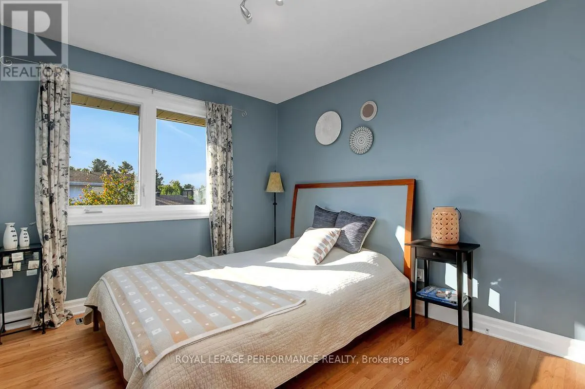 6 SELLERS WAY