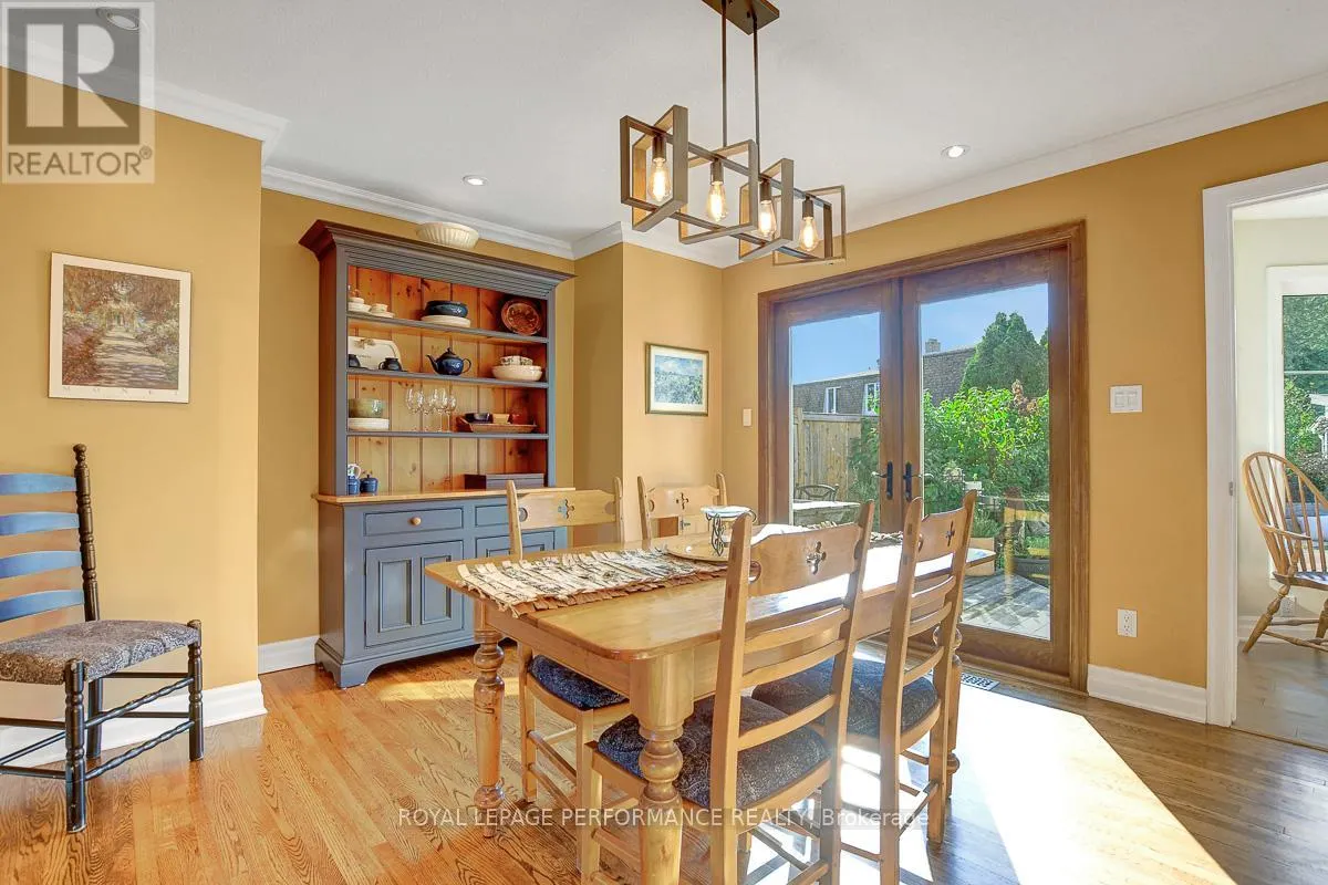 6 SELLERS WAY