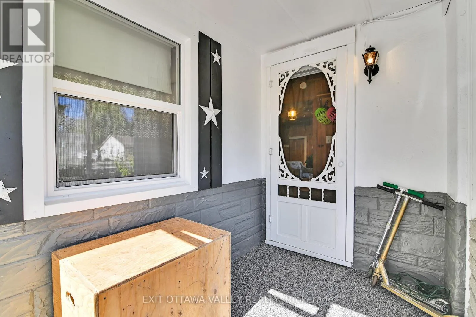 77 DORAN STREET