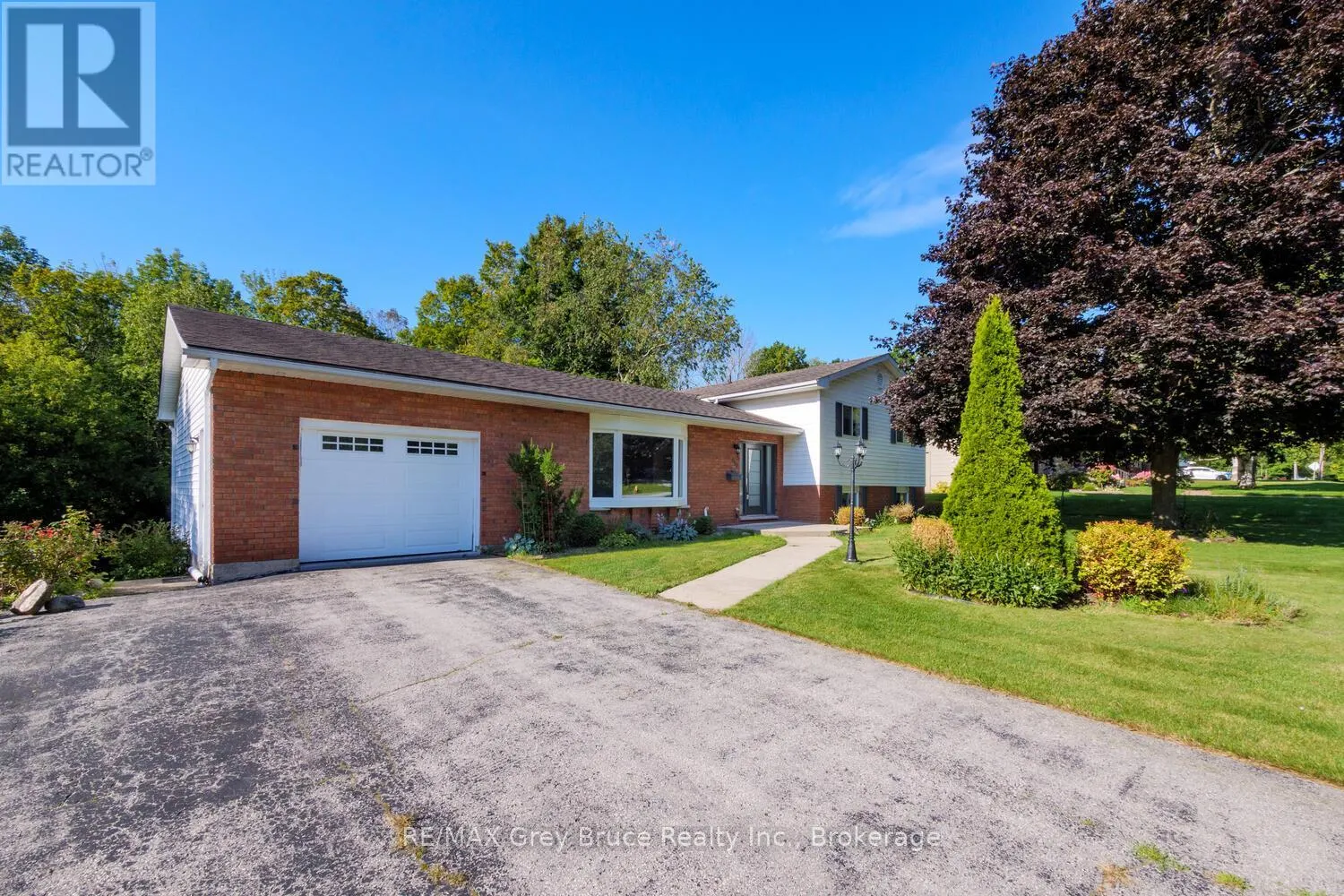 699 20TH STREET W