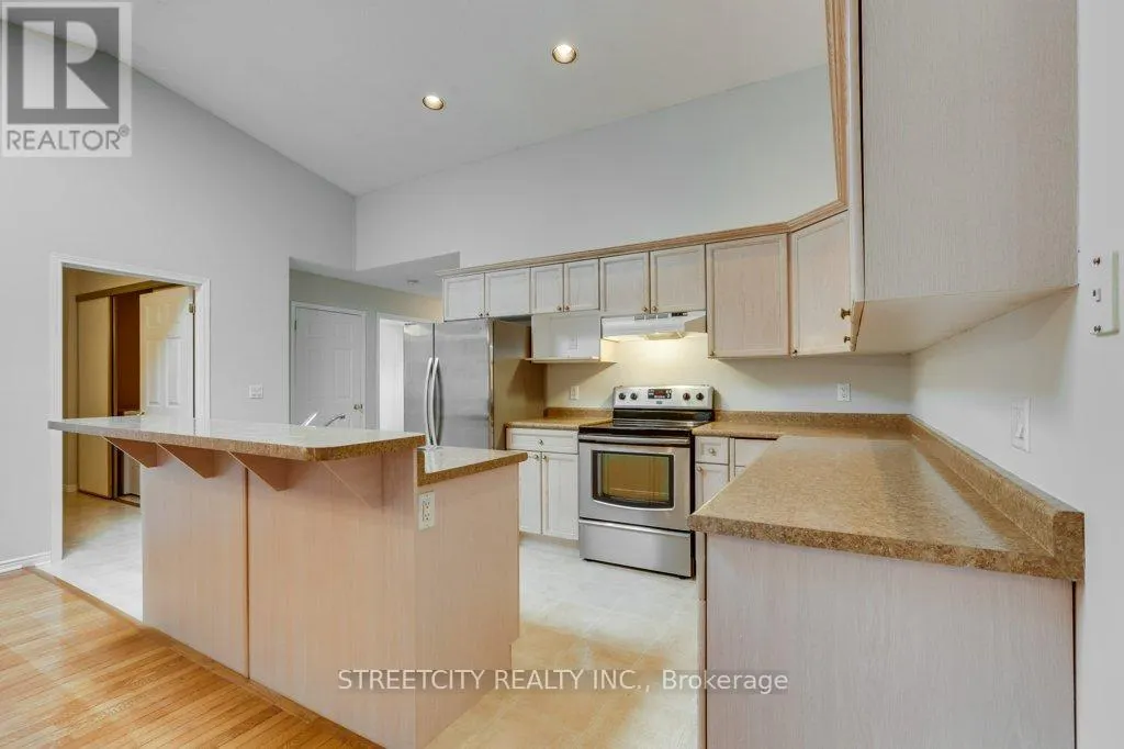 29 - 680 COMMISSIONERS ROAD, #29