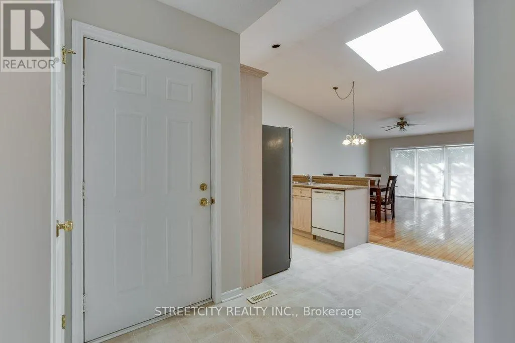 29 - 680 COMMISSIONERS ROAD, #29