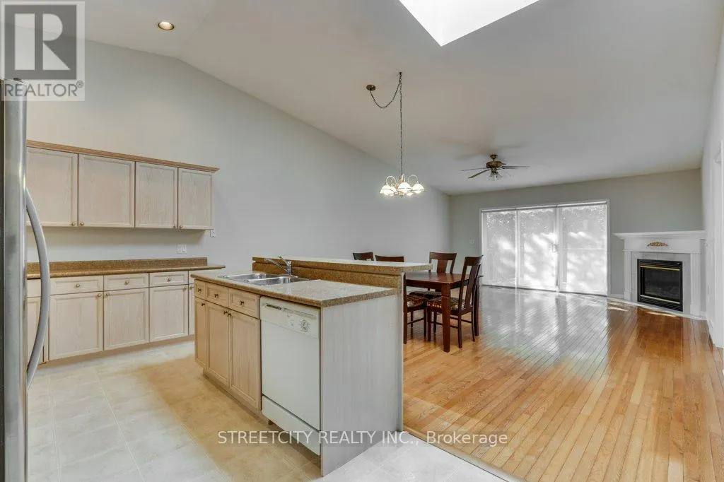 29 - 680 COMMISSIONERS ROAD, #29