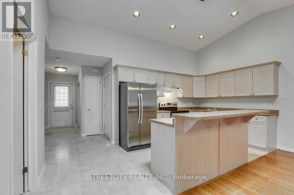 29 - 680 COMMISSIONERS ROAD, #29