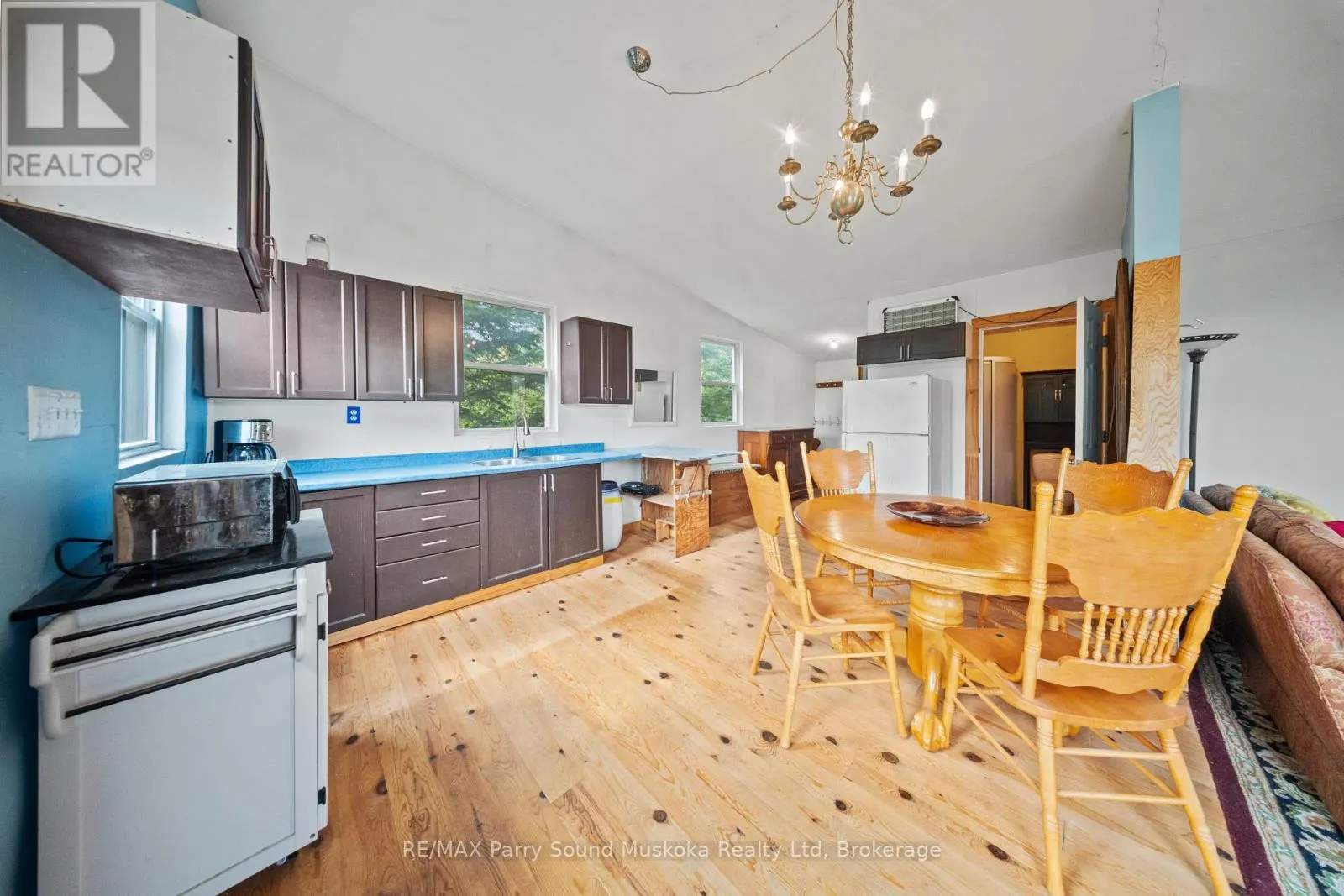 15 DICKINSON ROAD