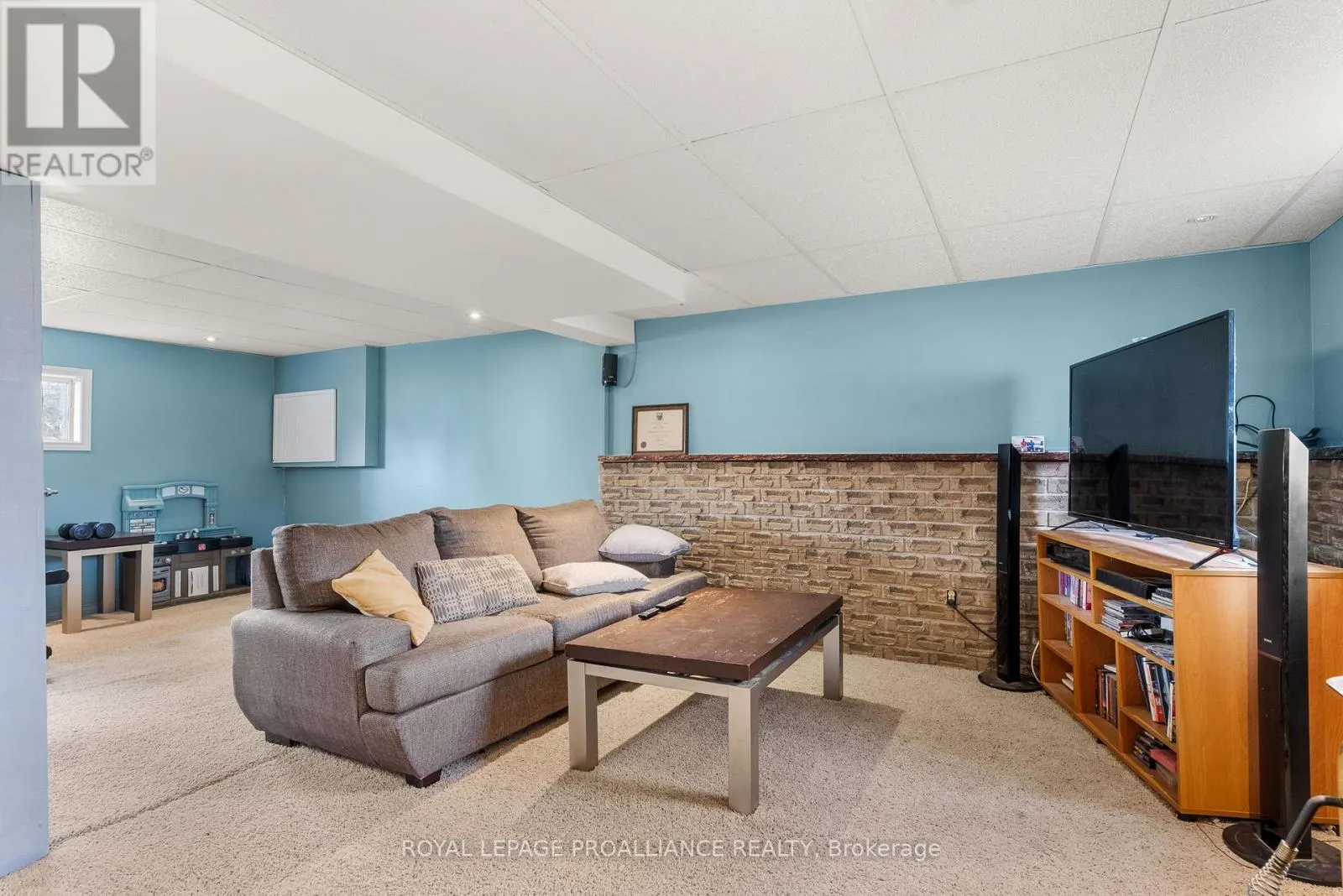 8 ORIOLE CRESCENT