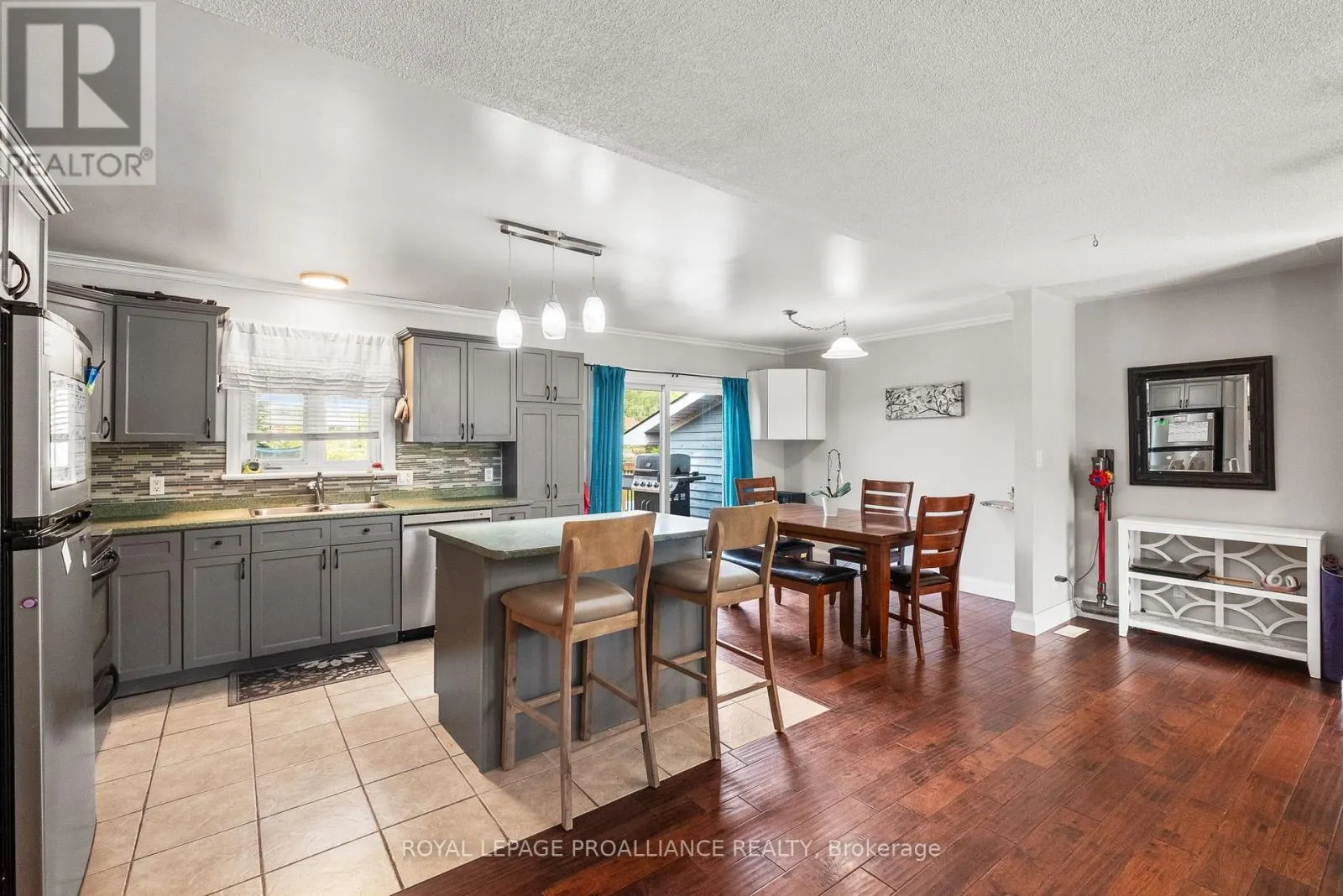 8 ORIOLE CRESCENT