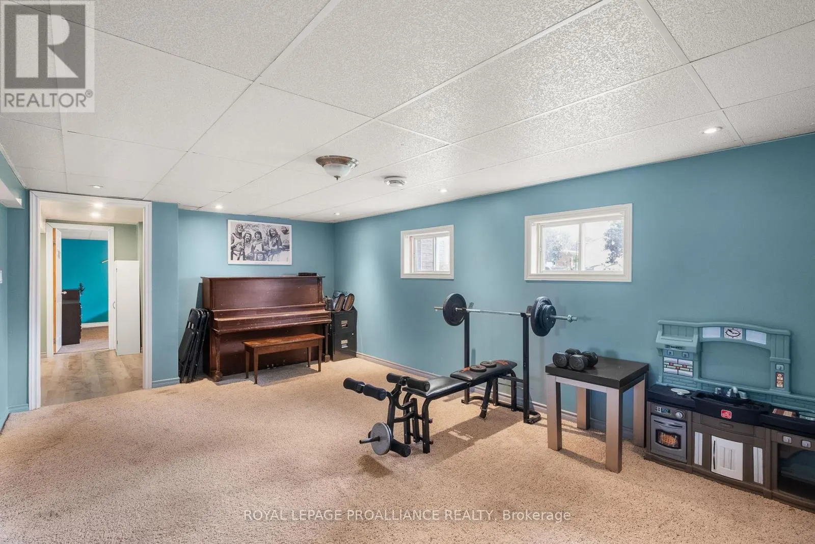8 ORIOLE CRESCENT
