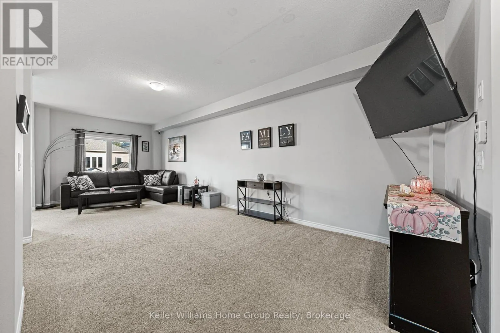 24 COURTNEY STREET