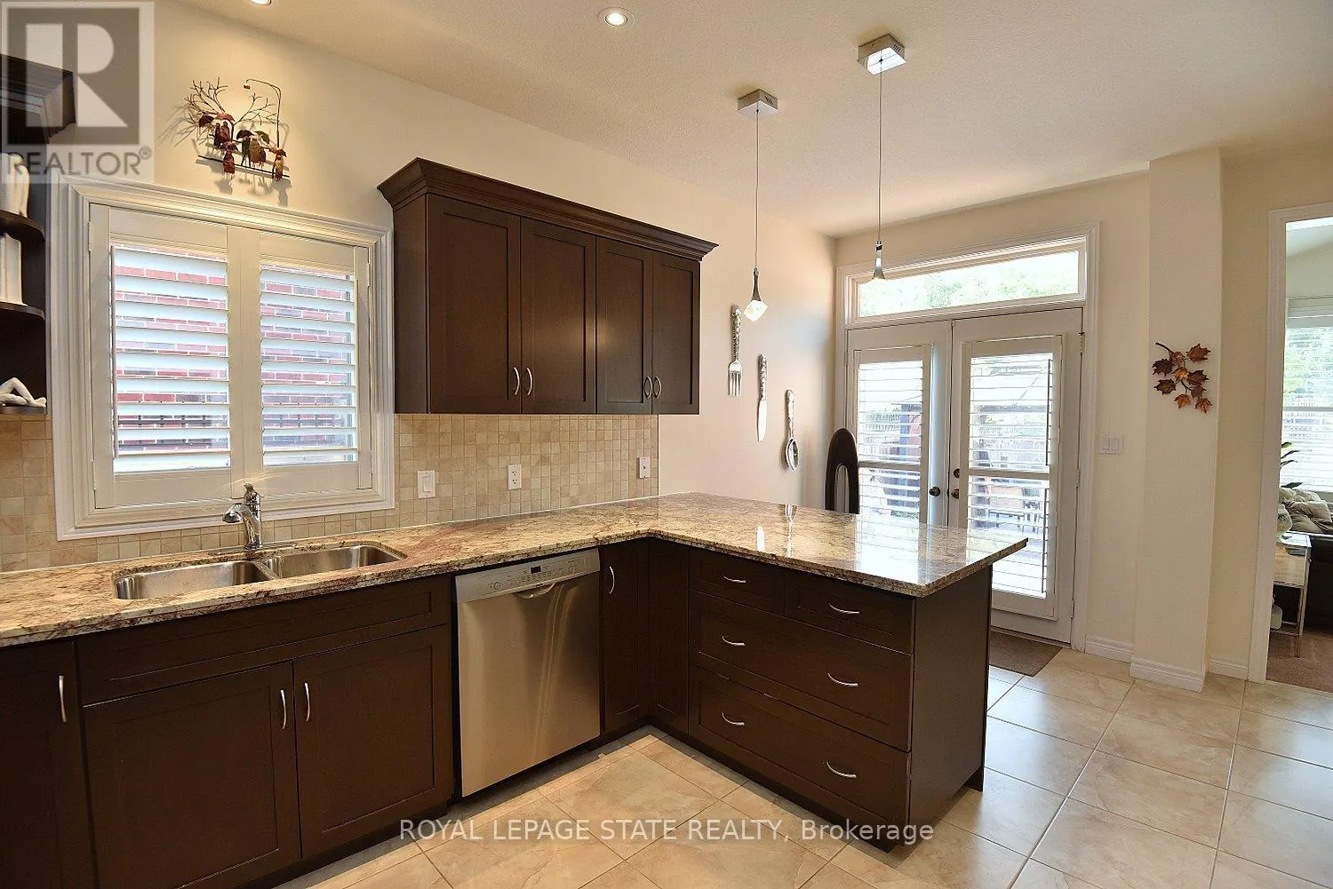 12 DEGROW CRESCENT