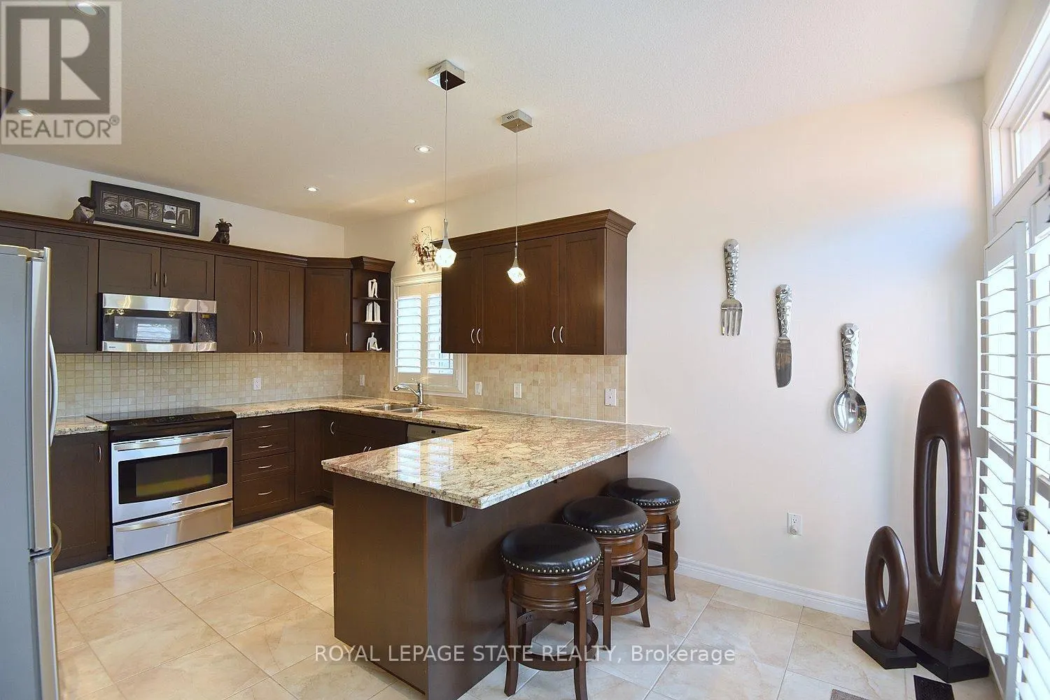 12 DEGROW CRESCENT