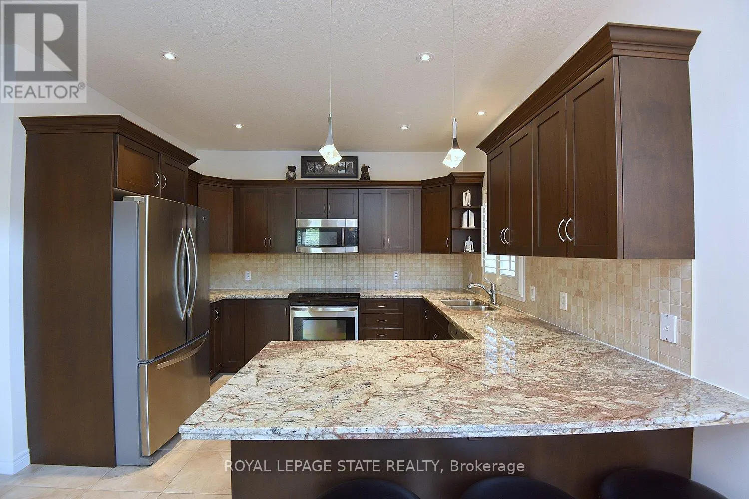 12 DEGROW CRESCENT