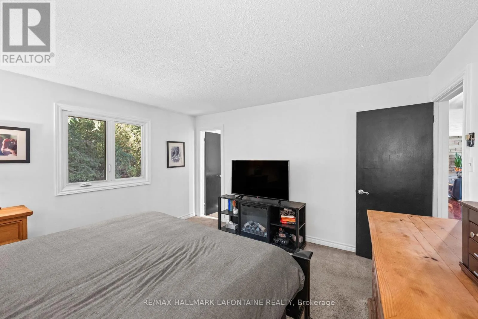 6941 SUNSET BOULEVARD