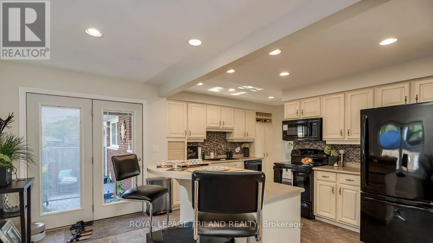 226 RAINBOW AVENUE