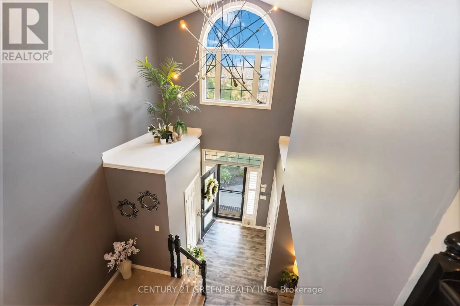 39 HONEY LOCUST CIRCLE