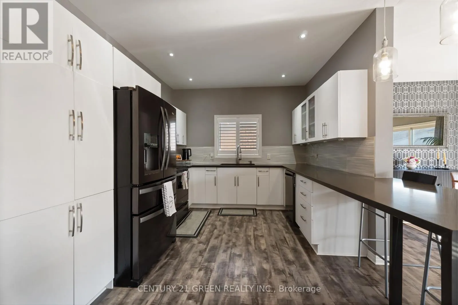 39 HONEY LOCUST CIRCLE