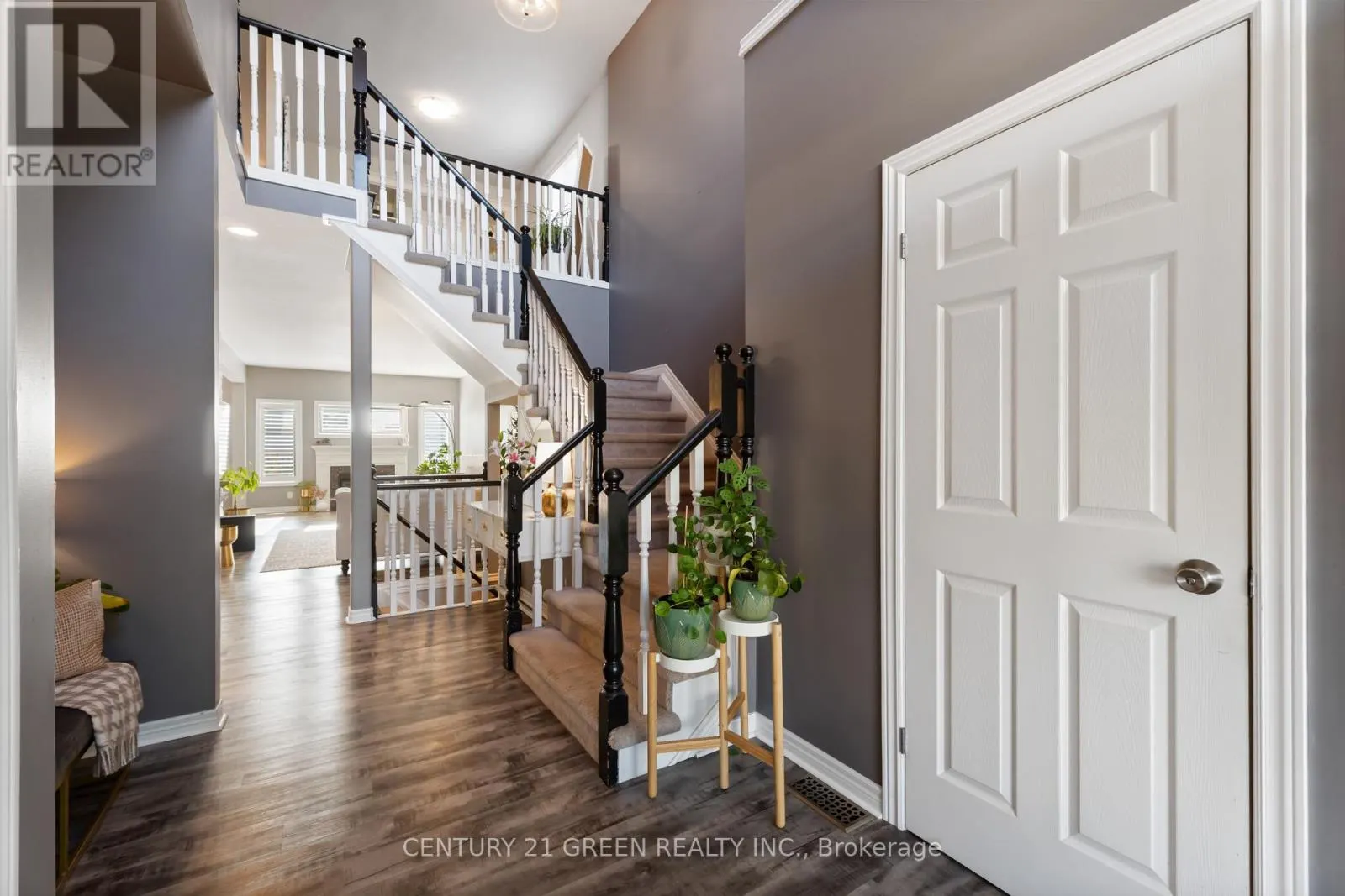 39 HONEY LOCUST CIRCLE