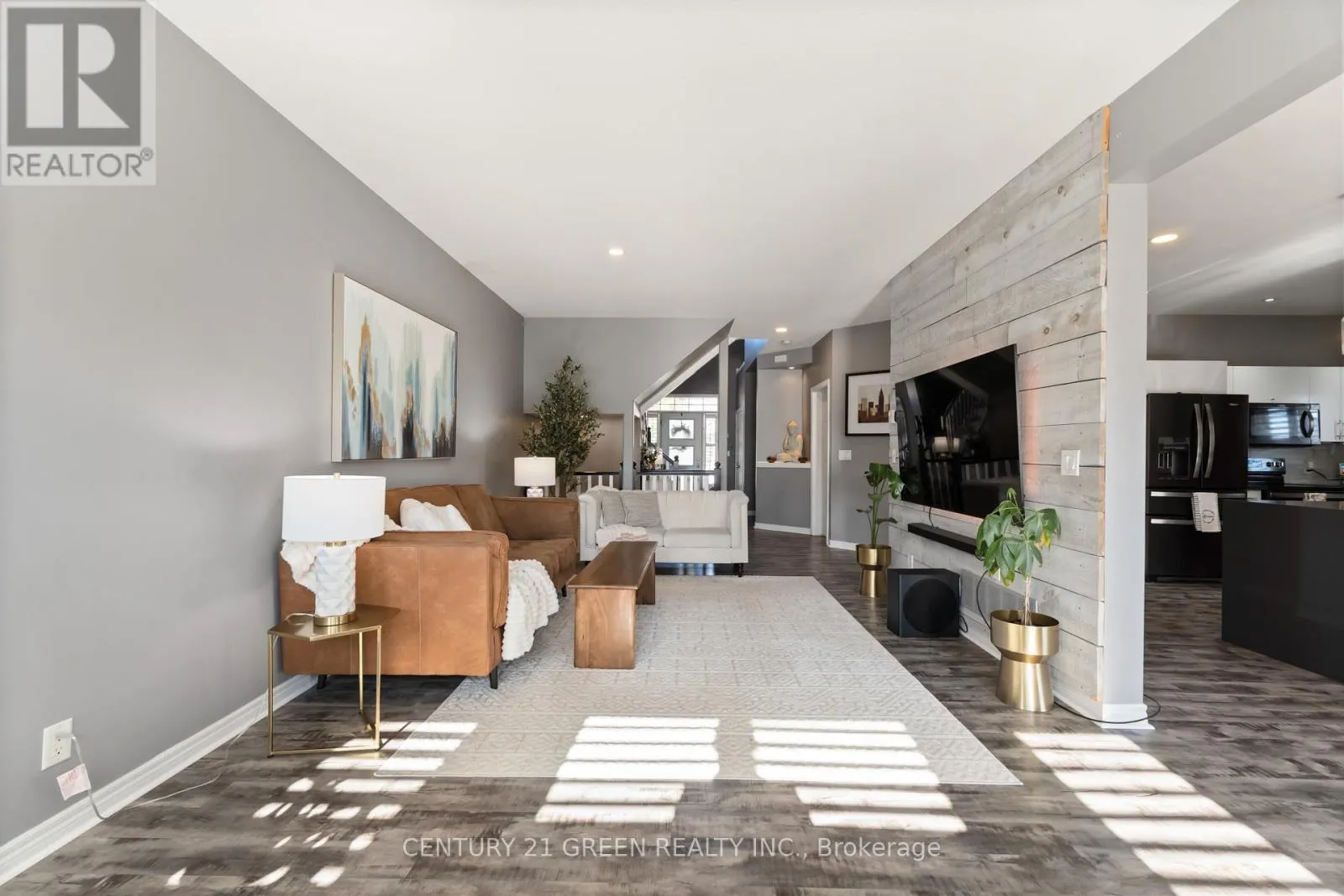 39 HONEY LOCUST CIRCLE
