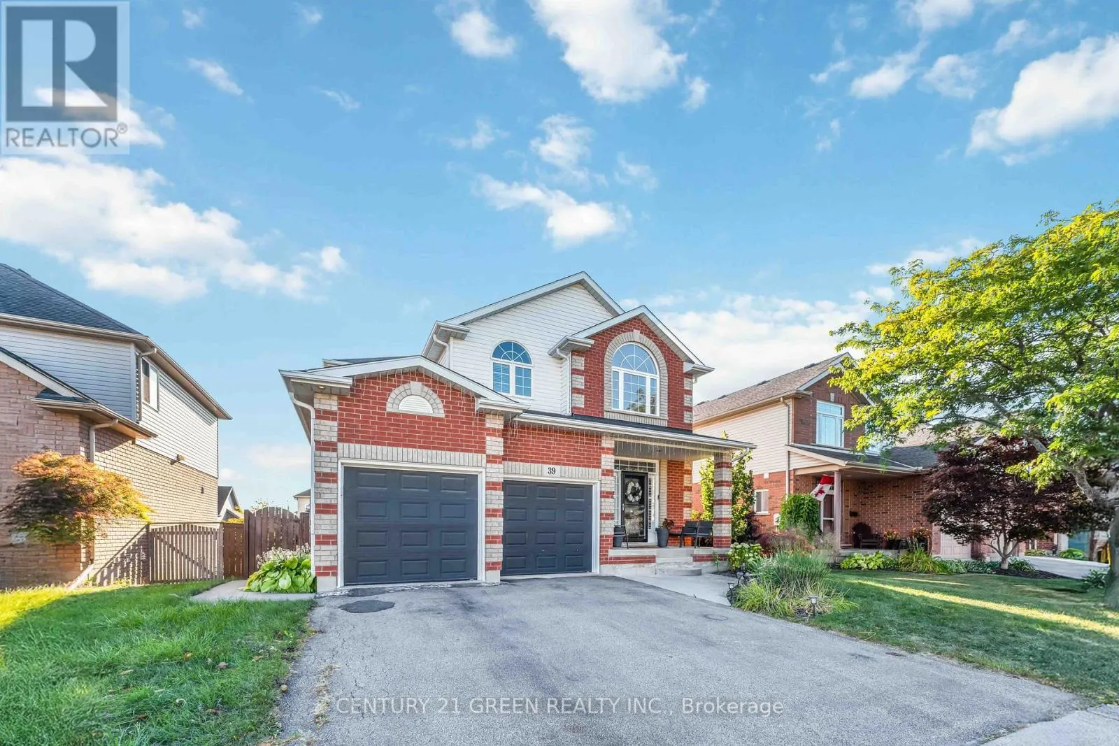 39 HONEY LOCUST CIRCLE