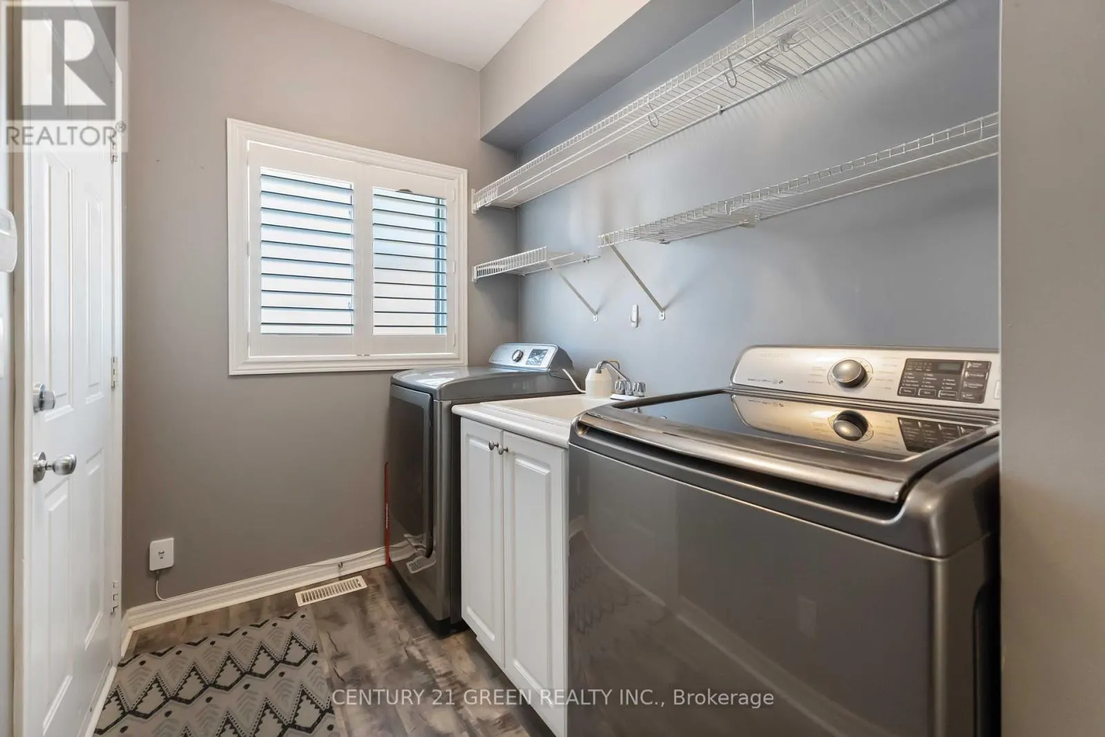 39 HONEY LOCUST CIRCLE