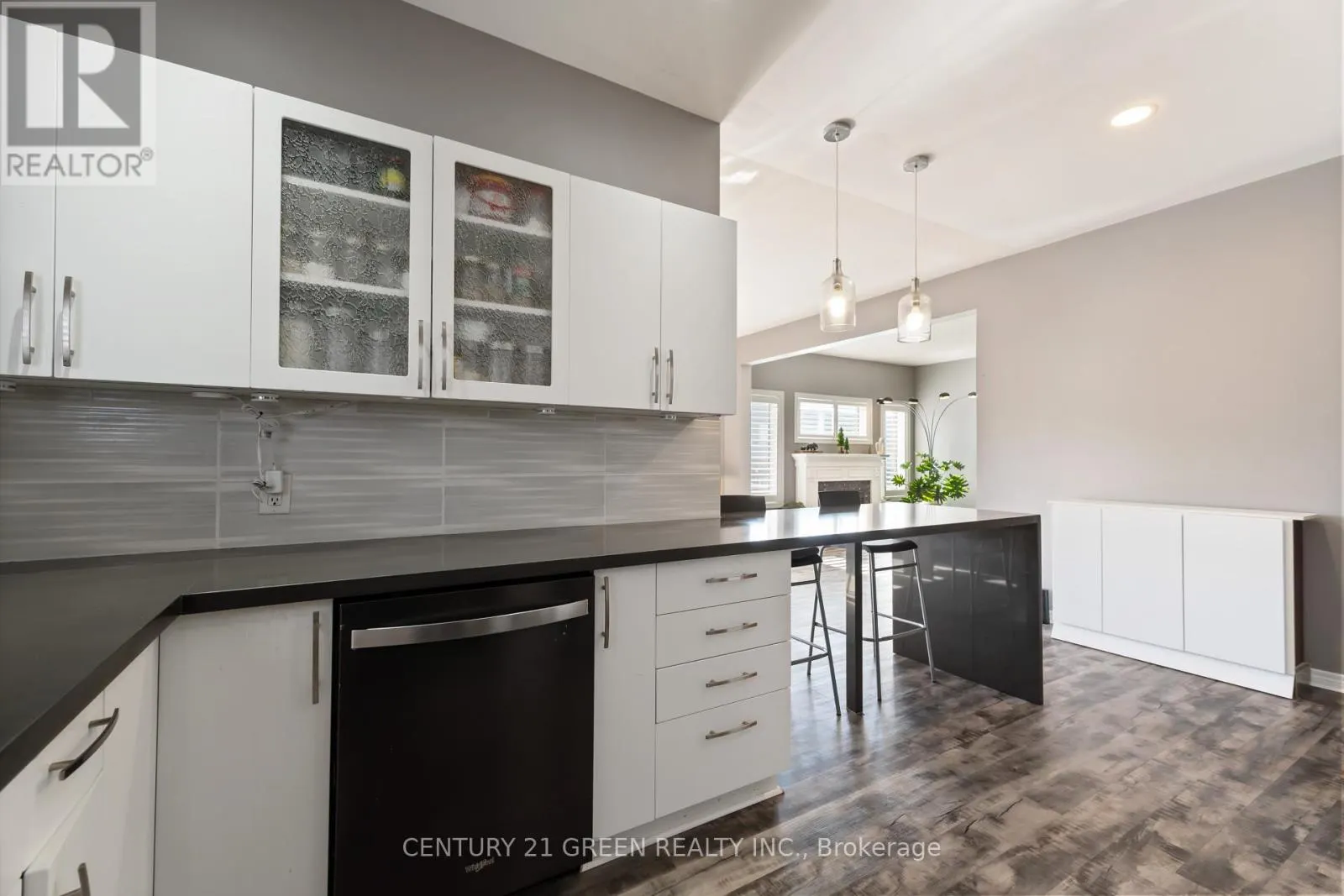 39 HONEY LOCUST CIRCLE