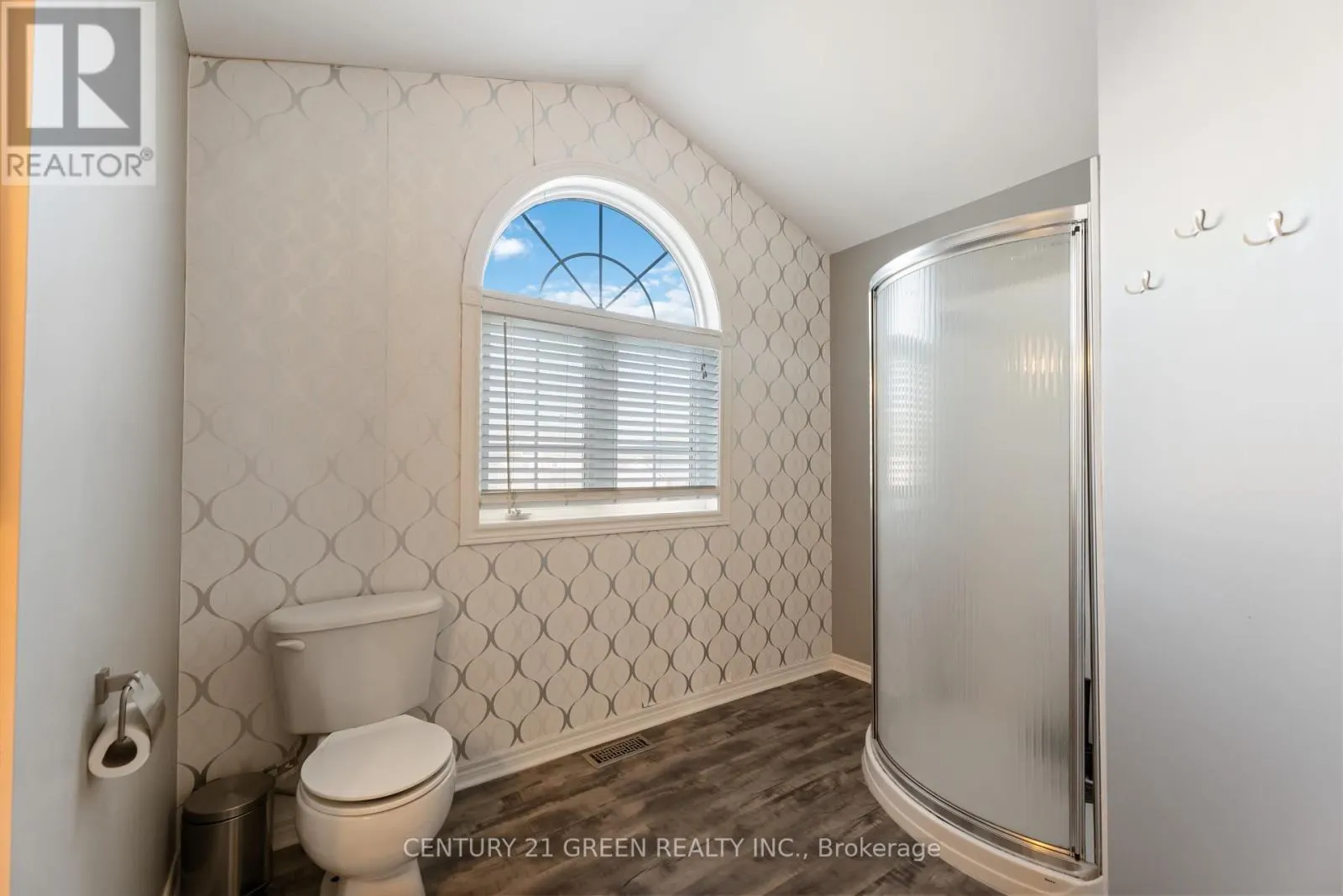39 HONEY LOCUST CIRCLE