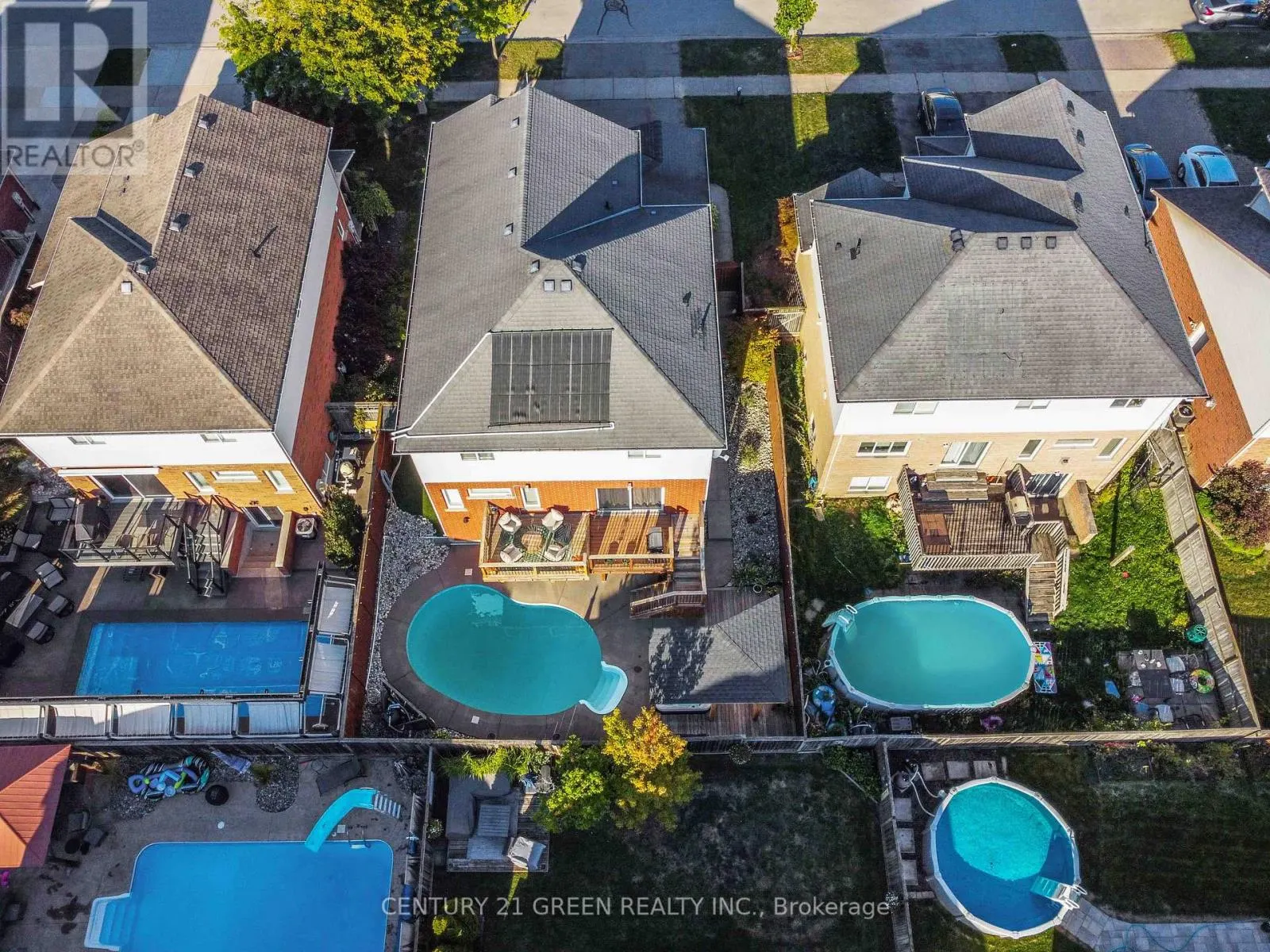39 HONEY LOCUST CIRCLE