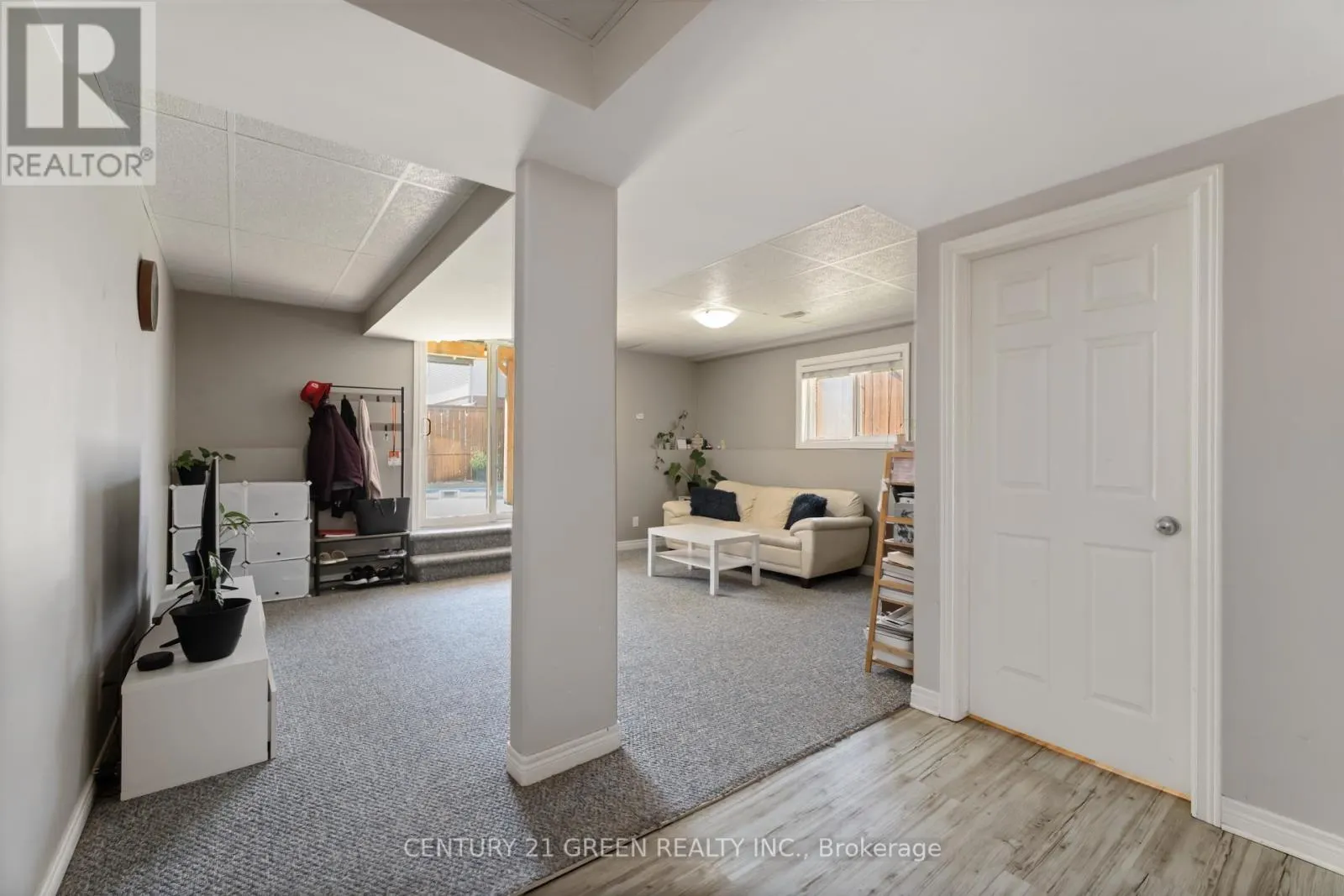 39 HONEY LOCUST CIRCLE