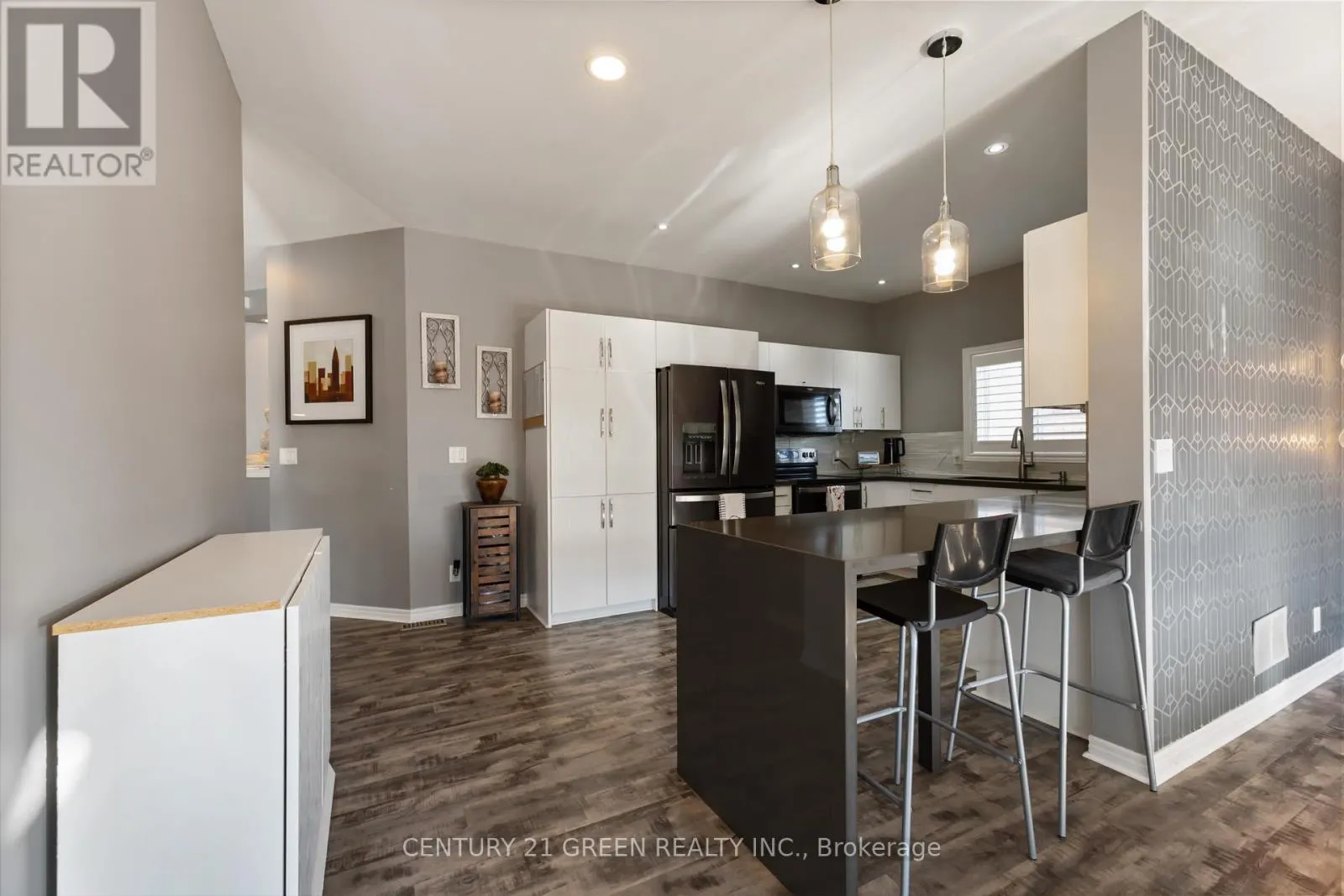 39 HONEY LOCUST CIRCLE