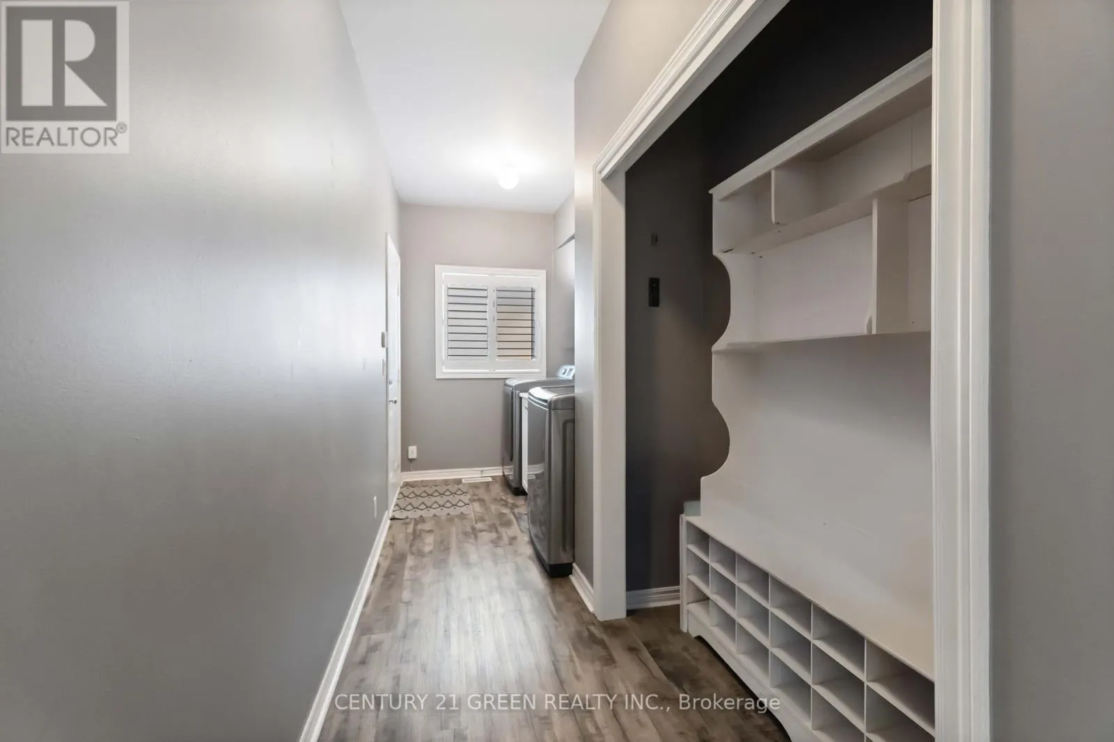 39 HONEY LOCUST CIRCLE