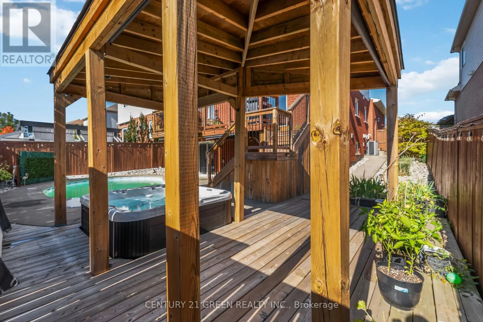 39 HONEY LOCUST CIRCLE
