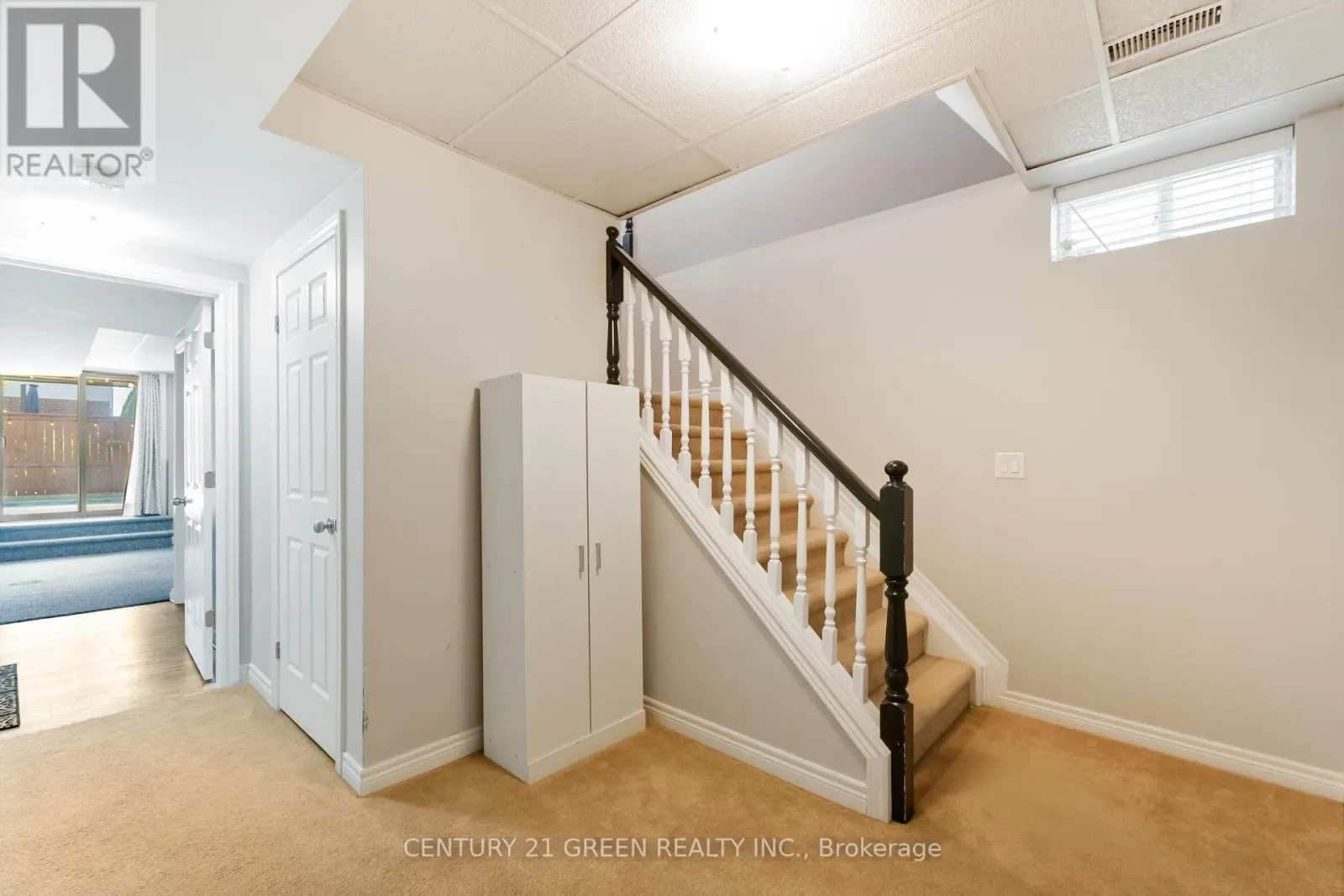 39 HONEY LOCUST CIRCLE