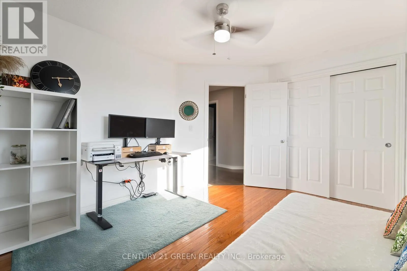 39 HONEY LOCUST CIRCLE