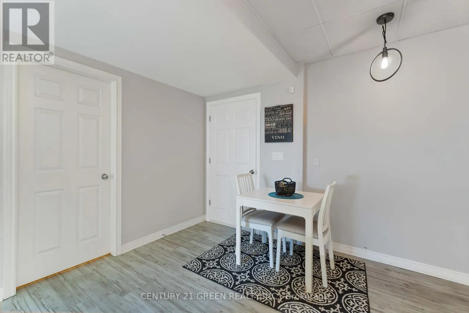 39 HONEY LOCUST CIRCLE