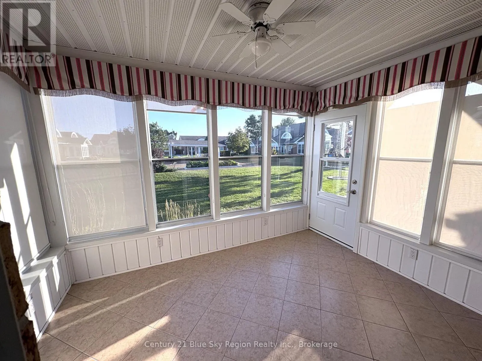 4 - 713 COURSOL ROAD, #4