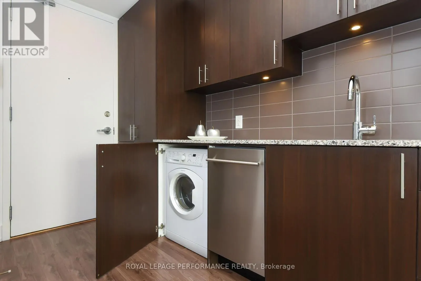 309A - 7 MARQUETTE AVENUE