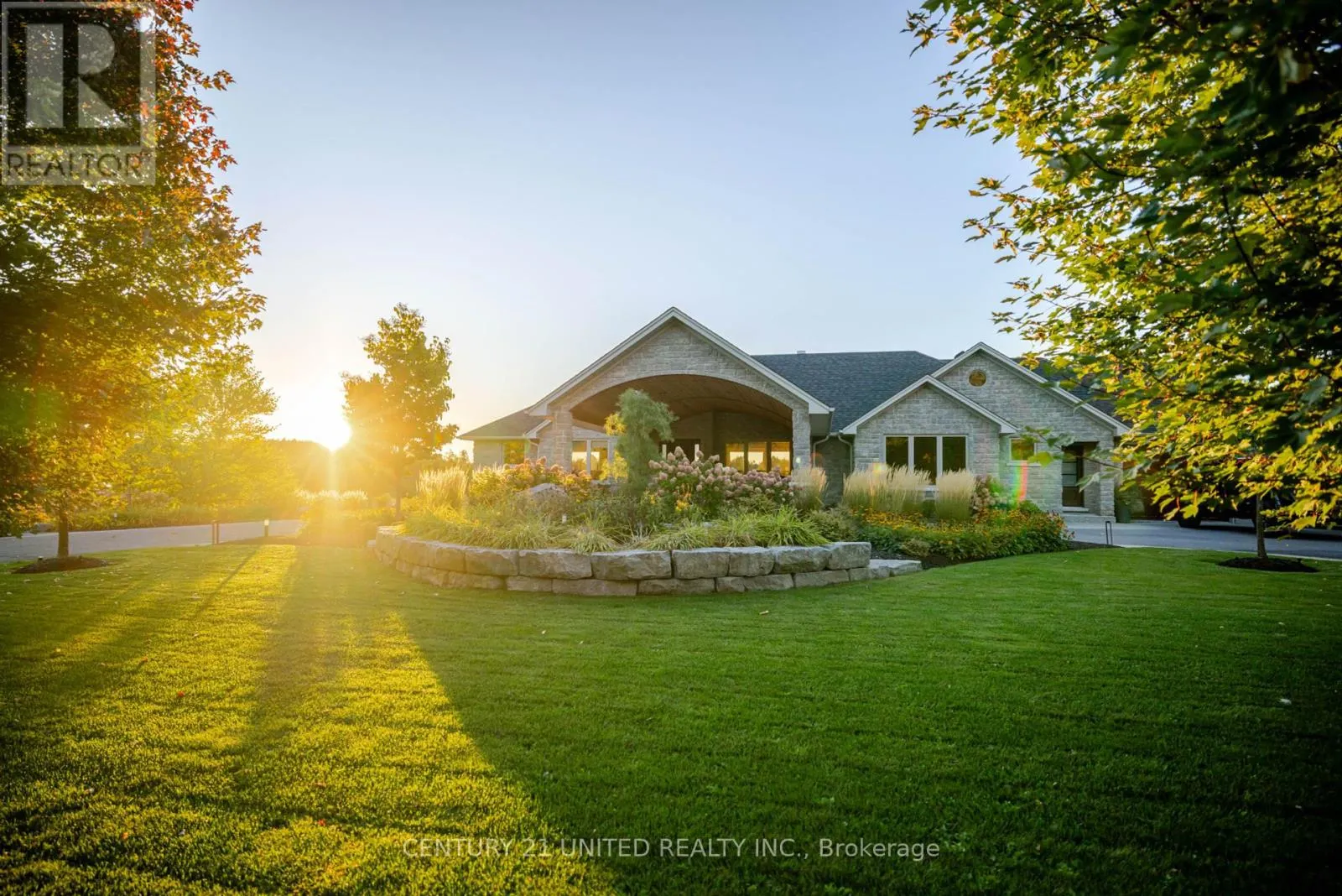 7 MAPLEHILL DRIVE