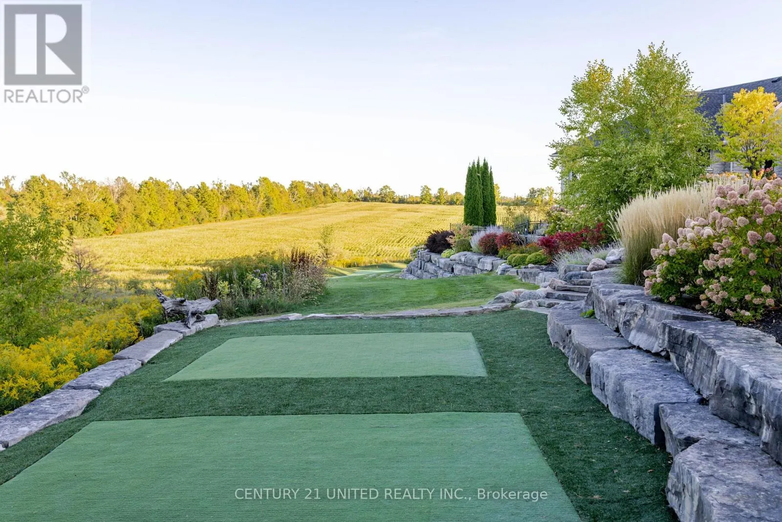 7 MAPLEHILL DRIVE