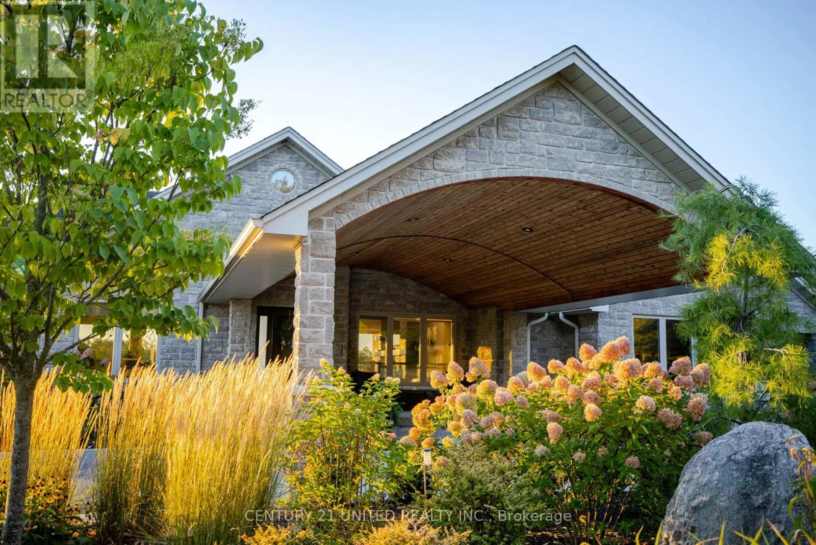 7 MAPLEHILL DRIVE