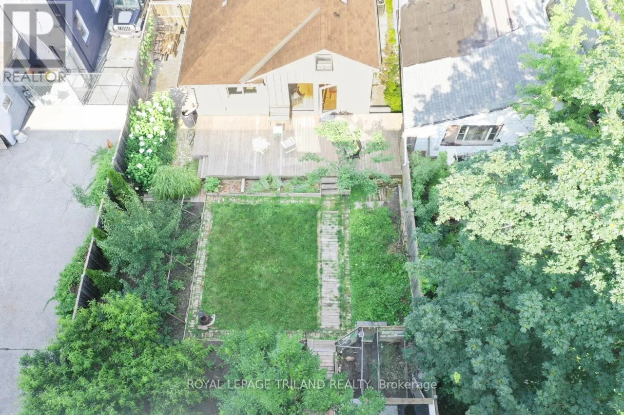 225 WELLINGTON STREET