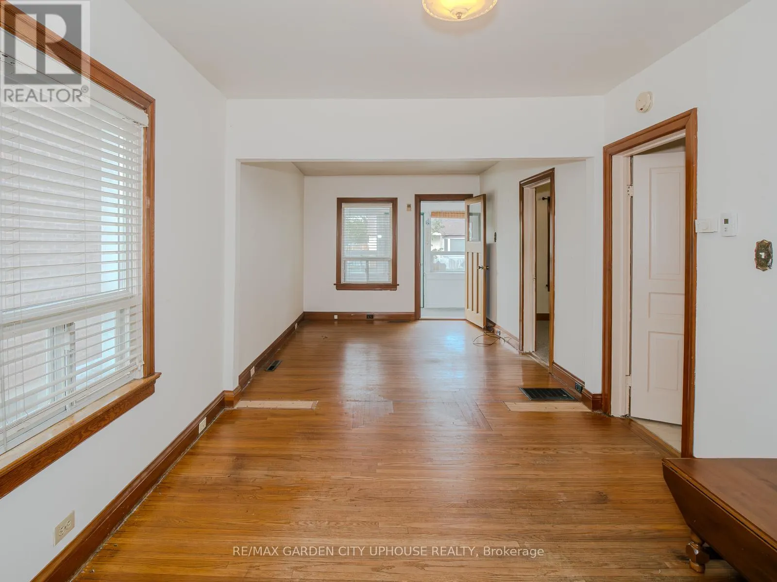 42 GRANTHAM AVENUE S