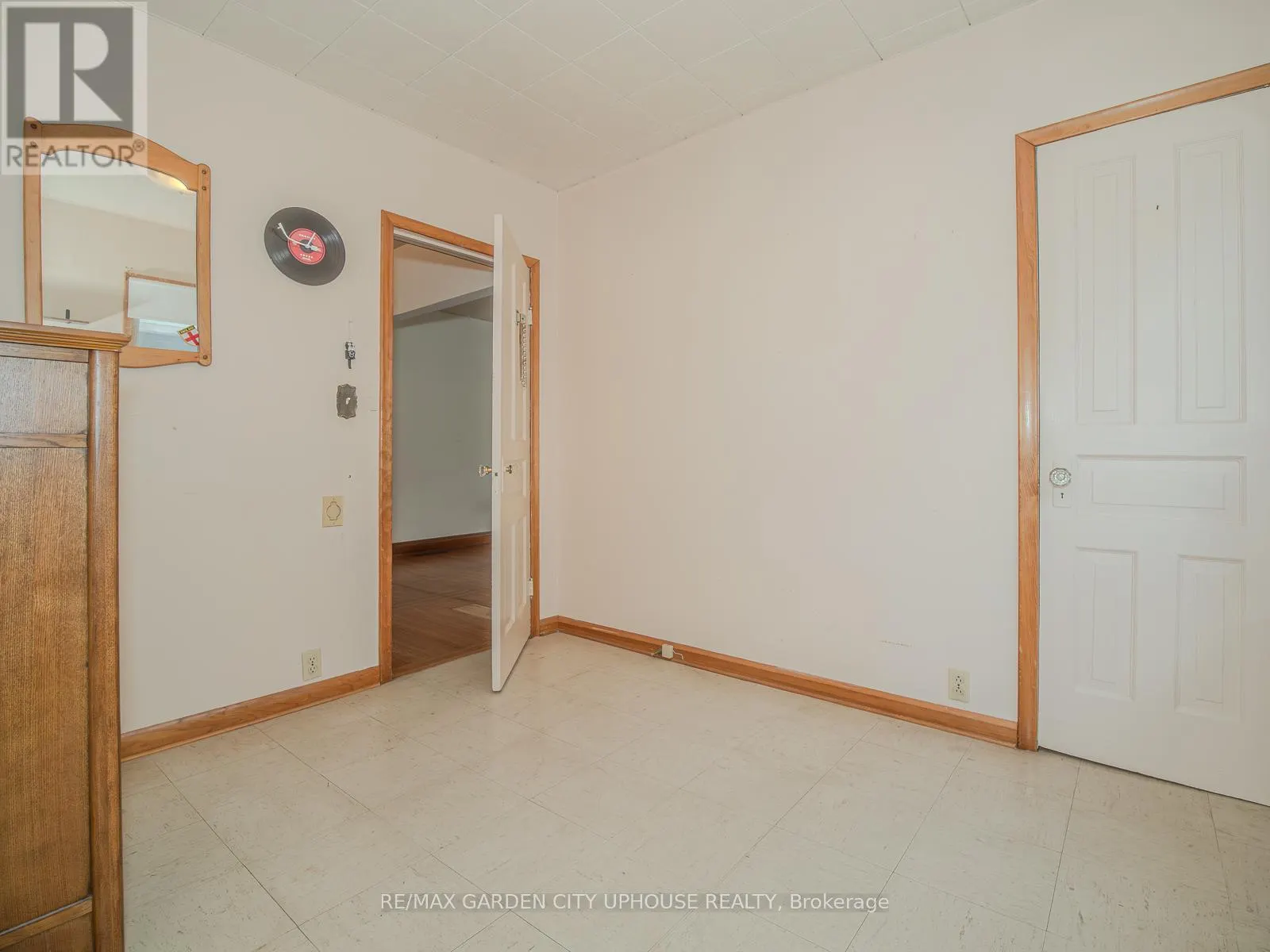 42 GRANTHAM AVENUE S
