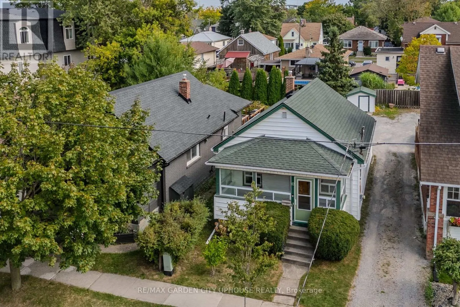 42 GRANTHAM AVENUE S