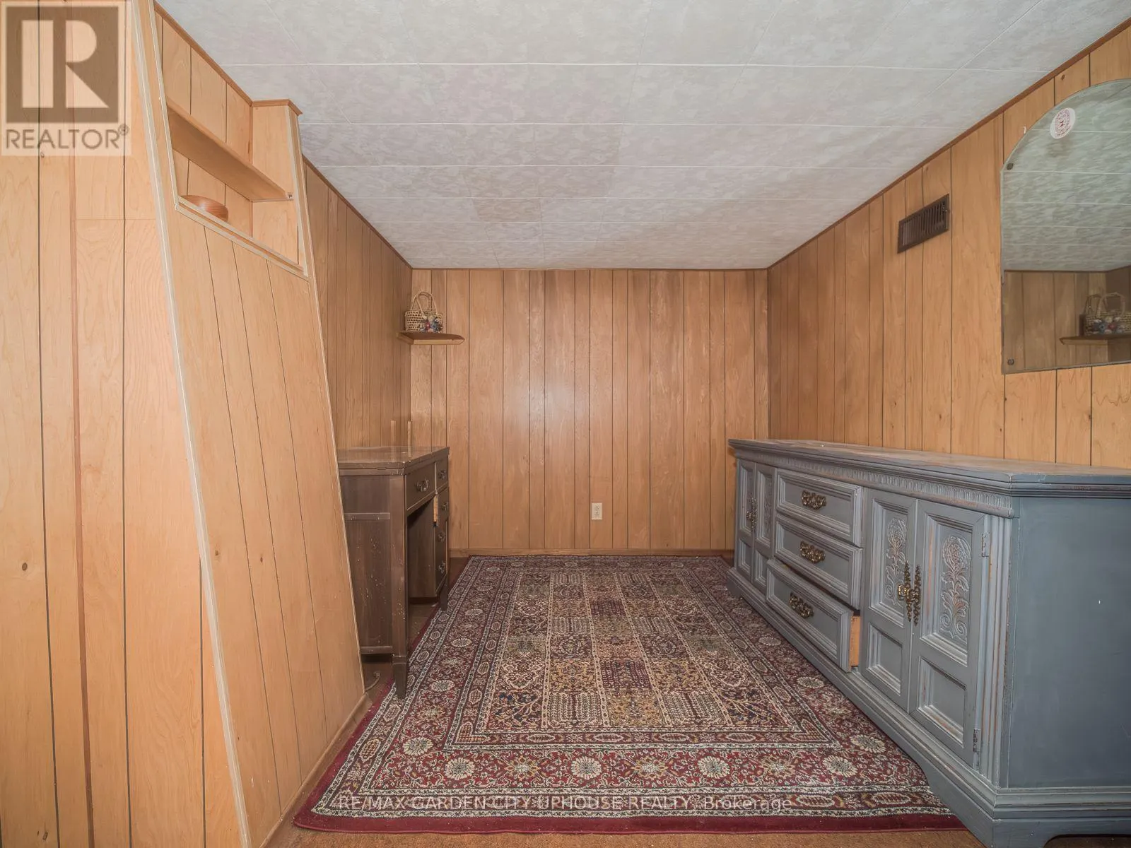 42 GRANTHAM AVENUE S